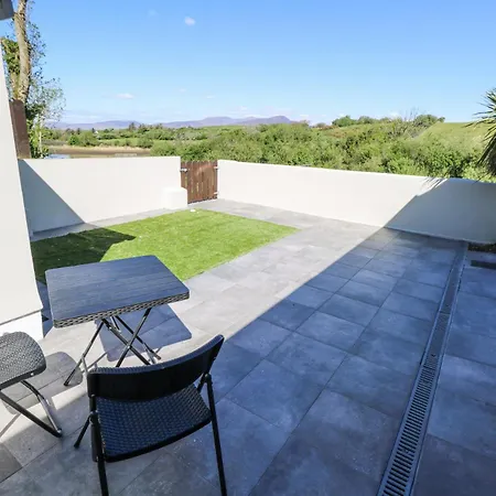 Waterview House Ньюпорт